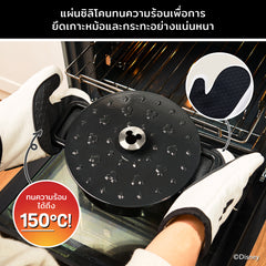 DISNEY MONOCHROME ชุดเซ็ตถุงมือจับของร้อน มือมิคกี้ เมาส์ ลิขสิทธิ์แท้ ยางจับของร้อน สีขาว Oven glove set (White version) (48952-C)