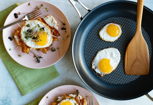 มาทำเบคอน ไข่ดาว และฮัมมัส บนโทสต์ Sourdough สำหรับอาหารเช้า - PotsandPans.in.th