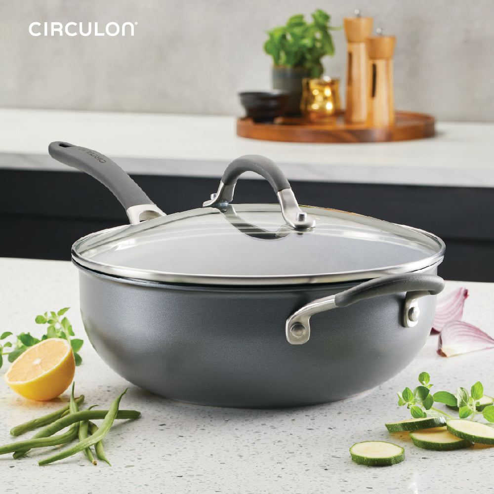 CIRCULON A1-SERIES เครื่องครัวอลูมิเนียมเคลือบผิวลื่น หม้อด้าม ขนาด 26 ซม./4.25 ลิตร พร้อมฝาแก้ว (81828-T)