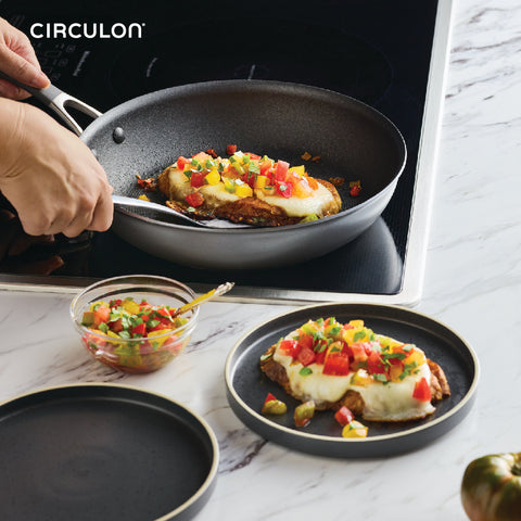 CIRCULON A1-SERIES เครื่องครัวอลูมิเนียมเคลือบผิวลื่น กระทะทรงตื้น ขนาด 30.4 ซม./ 12 นิ้ว (81837-T)