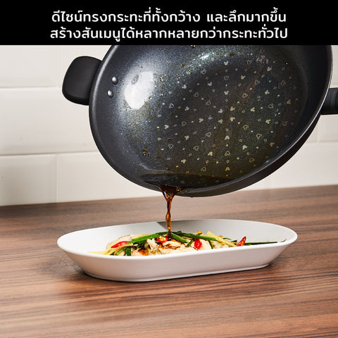 DISNEY MONOCHROME กระทะผัดก้นลึกพร้อมฝาแก้ว MEYER ขนาด 30 ซม. / 12 นิ้ว Stirfry ลายมิคกี้ เมาส์ ลิขสิทธิ์แท้ (18238-T)