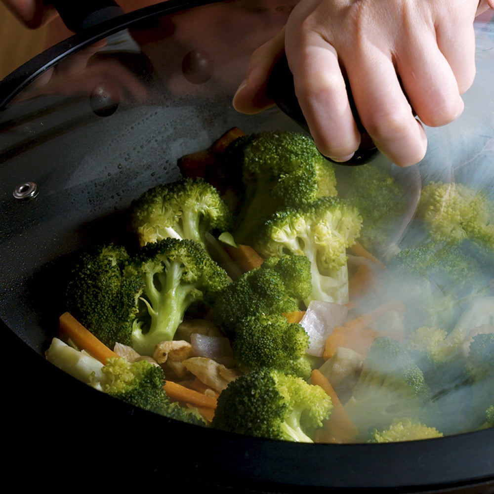 MEYER Accent Hard-Anodized กระทะผัดมีหูจับ 32 ซม. Stirfry (81210-T) ปิดฝาทำอาหารก็มองเห็น