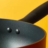 หมุดยึดด้ามจับเคลือบ non-stick MEYER Bauhaus Induction กระทะเชฟอเนกประสงค์ ขนาด 26 ซม./3.8 ลิตร Chef's pan (13385-TE12)