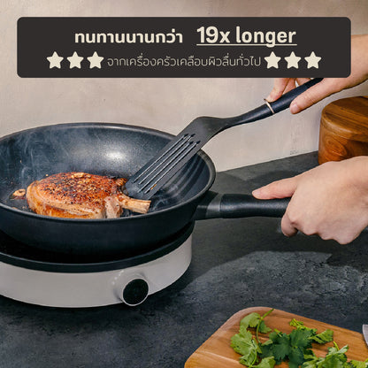 ทนทานกว่ากระทะทั่วไป 19 เท่า MEYER MIDNIGHT กระทะผัดทรงลึก hard-anodize ขนาด 28 ซม. Stirfry (85078-TE12)