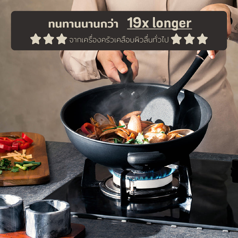 ทนทานกว่าเครื่องครัวทั่วไป 19 เท่า MEYER MIDNIGHT ชุดเครื่องครัว hard-anodize 5 ชิ้น กระทะผัด หม้อด้ามพร้อมฝา มาพร้อมตะหลิวและทัพพีไนล่อน Cookware set with tools (85086-TE12)