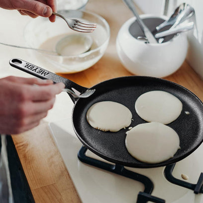 Pans - Meyer - crepe pan, Meyer - Cast Iron, sale, Tawa - MEYER CAST IRON กระทะเครปเหล็กหล่อทรงกลม ขนาด 24 ซม. FLAT TAWA (48146-C) | PotsandPans