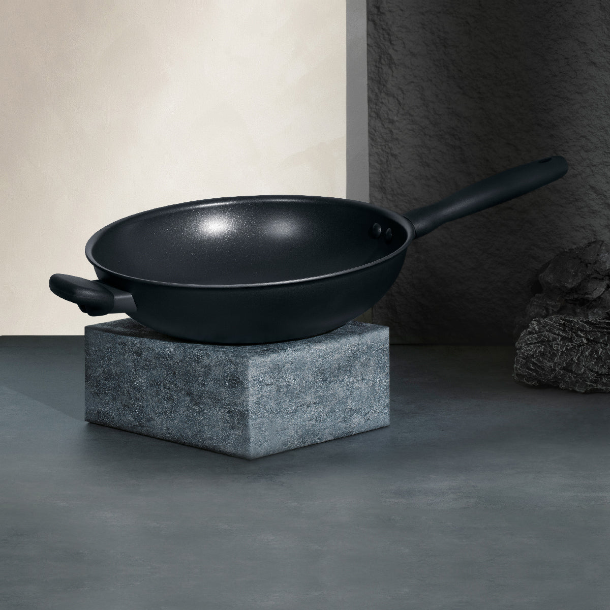 MEYER MIDNIGHT กระทะผัดทรงลึก hard-anodize ขนาด 28 ซม. Stirfry (85078-TE12)