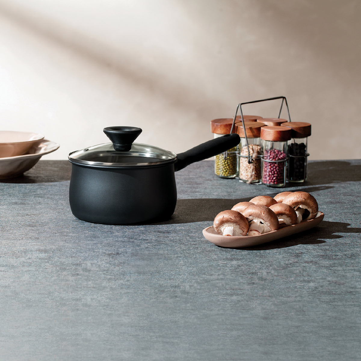 MEYER MIDNIGHT หม้อมีด้ามจับ hard-anodize ขนาด 16 ซม./1.9 ลิตร พร้อมฝา Saucepan (85095-TE12) หม้อเทฟลอน ทนความร้อน ใช้ได้กับเตาทุกชนิด ล้างง่าย ไม่ติดหม้อ 