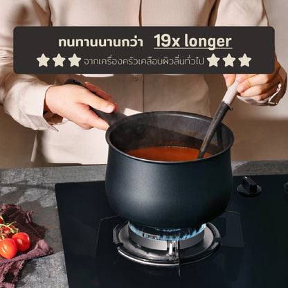 ทนทานกว่าหม้อทั่วไป 19 เท่า MEYER MIDNIGHT หม้อมีด้ามจับ hard-anodize ขนาด 18 ซม./2.8 ลิตร พร้อมฝา Saucepan (85072-TE12)  หม้อเทฟลอน ทนความร้อน ใช้ได้กับเตาทุกชนิด ล้างง่าย ไม่ติดหม้อ  มีมอก.