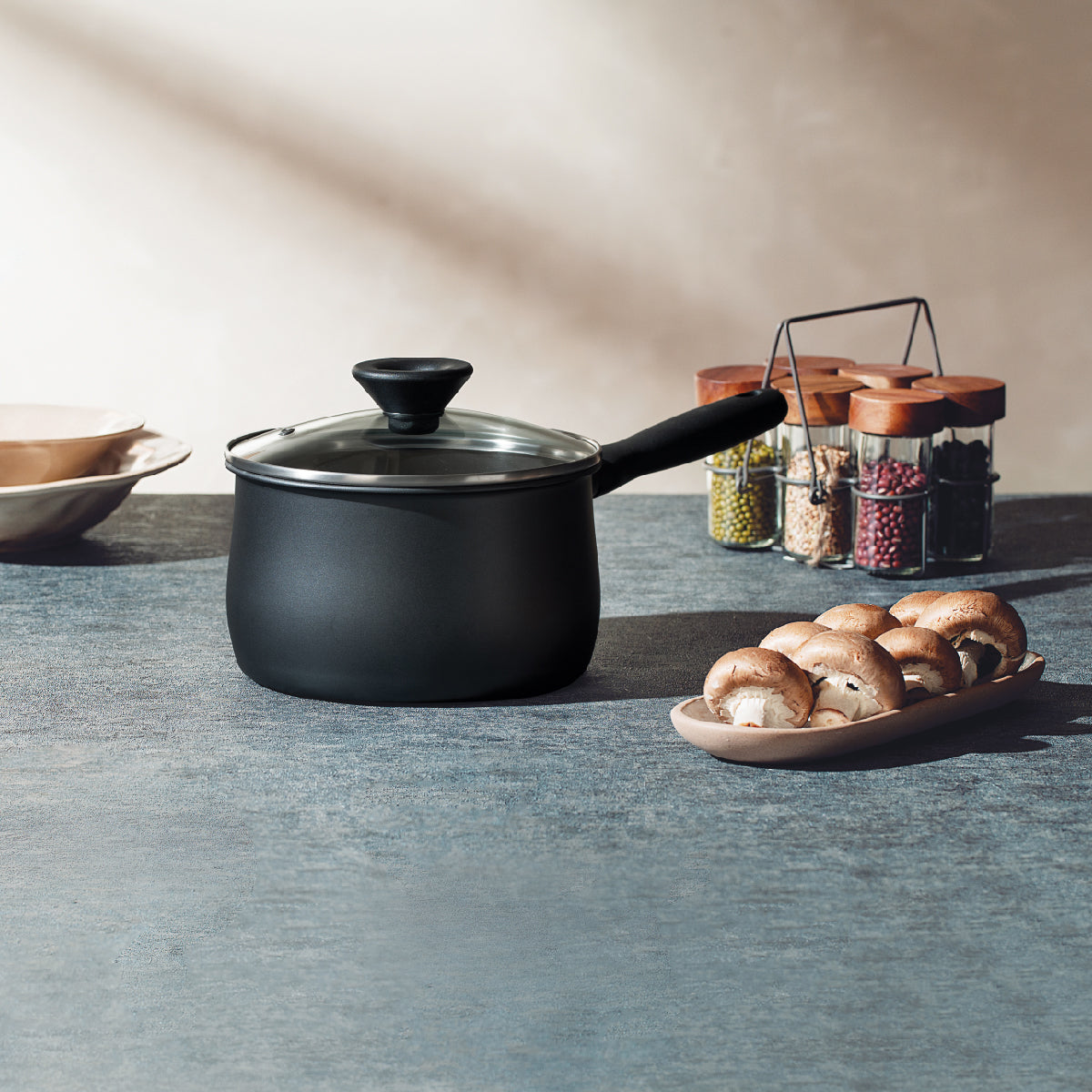 MEYER MIDNIGHT หม้อมีด้ามจับ hard-anodize ขนาด 18 ซม./2.8 ลิตร พร้อมฝา Saucepan (85072-TE12) หม้อเทฟลอน ทนความร้อน ใช้ได้กับเตาทุกชนิด ล้างง่าย ไม่ติดหม้อ