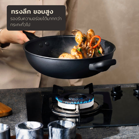 ทรงลึกกว่า ขอบสูงกว่า MEYER MIDNIGHT กระทะทรงจีน hard-anodize ขนาด 32 ซม. พร้อมฝา Wok/Stirfry (85083-TE12)